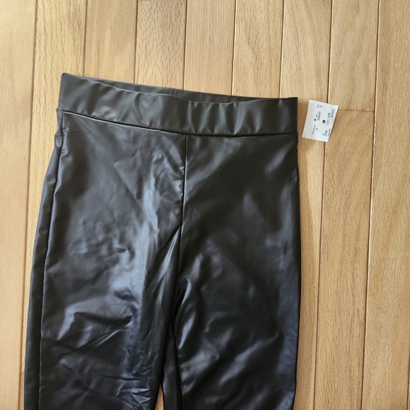 BNWT Pull&Bear XS Black Faux Leather Leggings Slim Stretch Basic Closet Staple - Picture 8 of 15